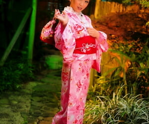 Japanese geisha lets a..